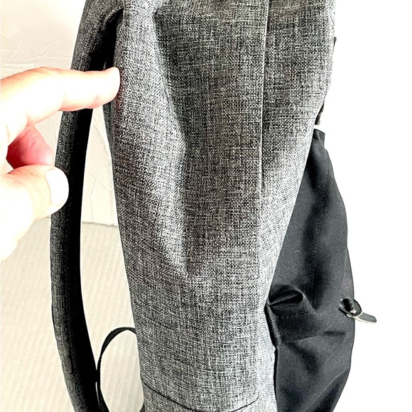 HERSCHEL Backpack Two Tone Front Pocket - Picture 5 of 11